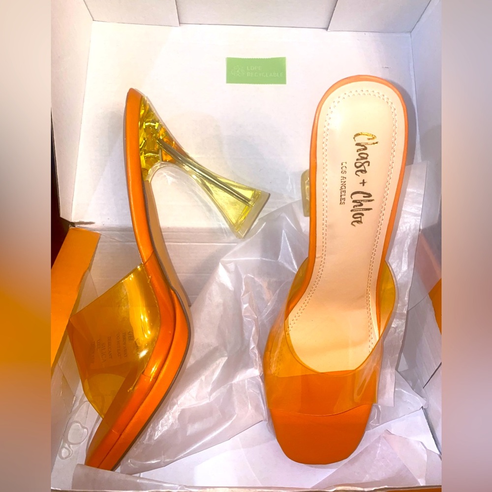 Chase+Chloe shoe , size 8.5 color orange in the box